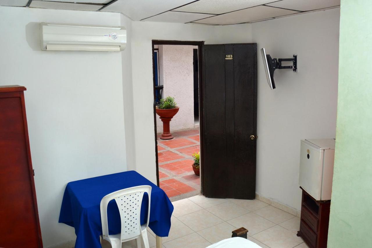 Hotel Andalucia Inn Santa Marta  Zewnętrze zdjęcie